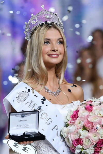 Полина Попова