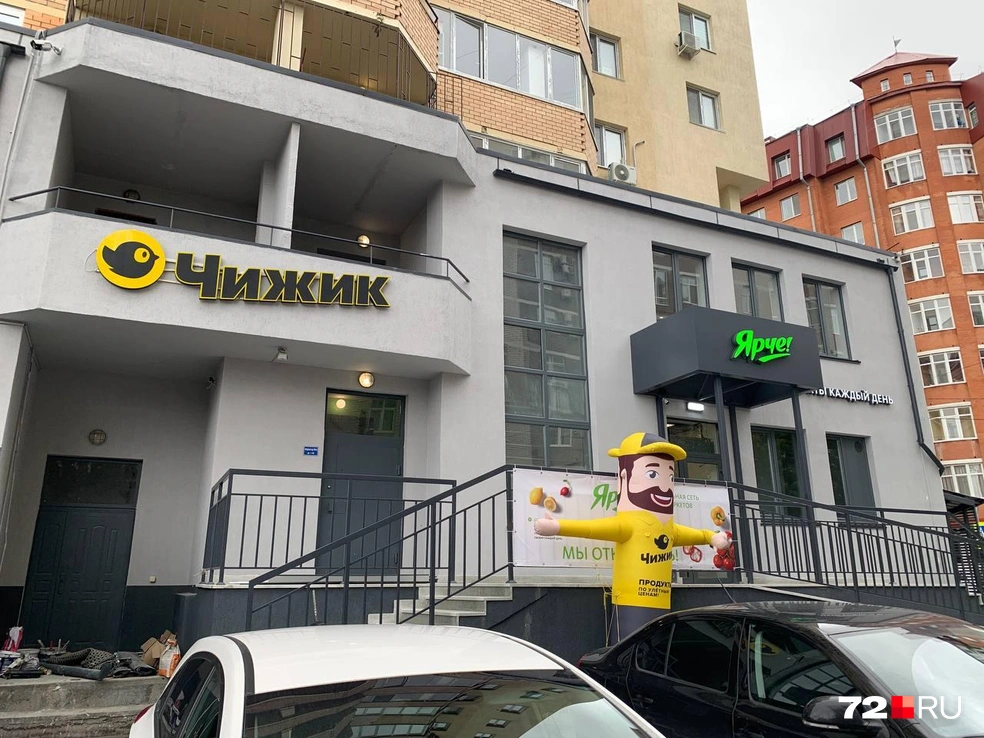 Конкуренты расположились слишком близко друг к другу | Источник: Никита Кифорук / 72.RU