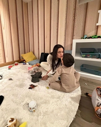Фахрие&nbsp;— прекрасная мать | Источник: evcenf / Instagram (экстремистская организация, деятельность запрещена на территории РФ)