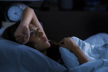 «Я счастлива в браке, но мне до сих пор снится бывший-предатель. Что со мной?»