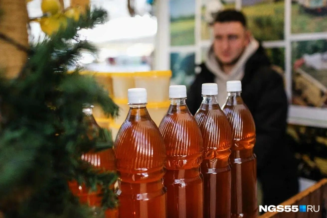 В таких бутылках продается медовуха | Источник: Евгений Софийчук/ NGS55.RU