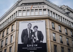 Shein открыл первый оффлайн-магазин в Париже. Горожане вышли на протесты