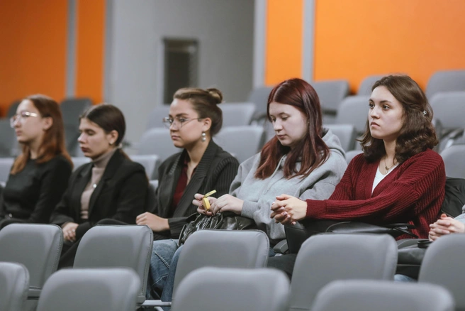 Девушек интересовал псевдоним и смысл жизни | Источник: Ольга Миллер / CHITA.RU