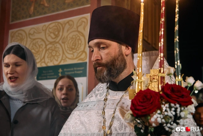 У иерея Дионисия за плечами учеба в нескольких вузах: Самарской духовной семинарии (магистр богословия), Поволжской государственной социально- гуманитарной академии (учитель истории и обществознания), Международном институте рынка (направление «менеджмент» для руководителей образовательных организаций) | Источник: Роман Данилкин / 63.RU