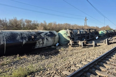 Семь поездов через Волгоград задержаны после ЧП