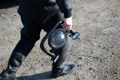 Водолазы нашли ящик пропавшего во Владивостоке рыбака