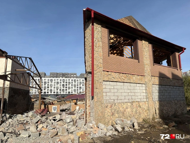 Здания сносятся работниками частной компании | Источник: 72.RU
