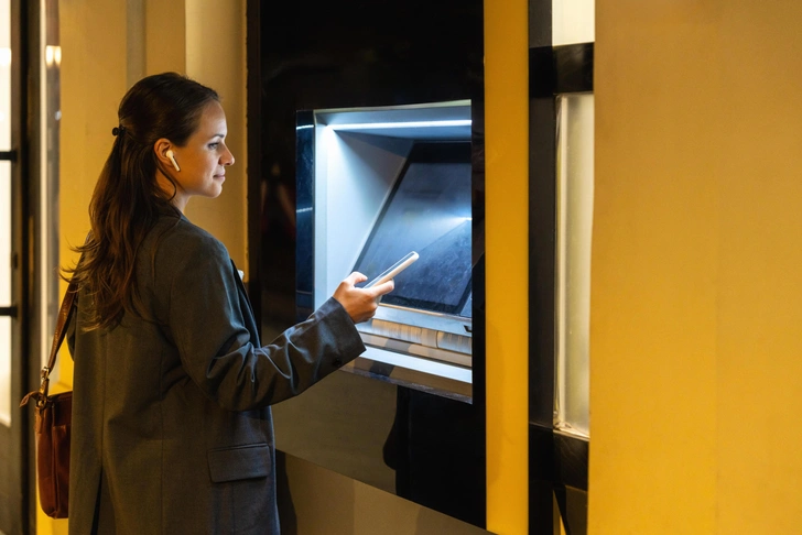 Новые правила денежных переводов с 1 апреля 2026: как это отразится на самозанятых | Источник: Barillo Images/Shutterstock/Fotodom.ru