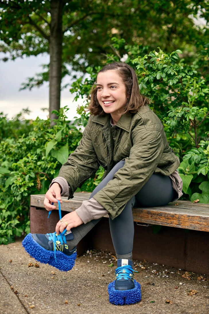 Студентка из Лондона разработала кроссовки для эко-активистов