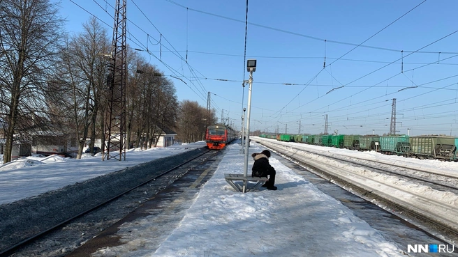 Этой зимой пассажиры неоднократно жаловались на некачественную уборку снега | Источник: Кристина Калинина / NN.RU