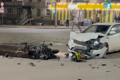 Мотоциклист отлетел на десяток метров в ДТП в Челябинске