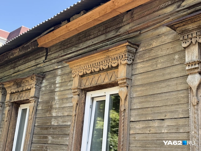 Старые деревянные домики на улице Щедрина не лишены шарма | Источник: Сергей Петунин / YA62.RU