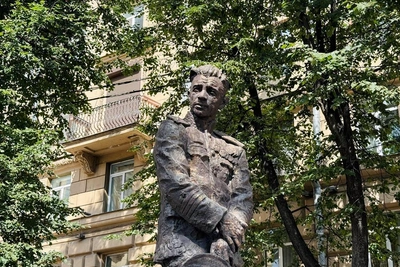 Сквер Маринеско открыли в Петербурге после ремонта