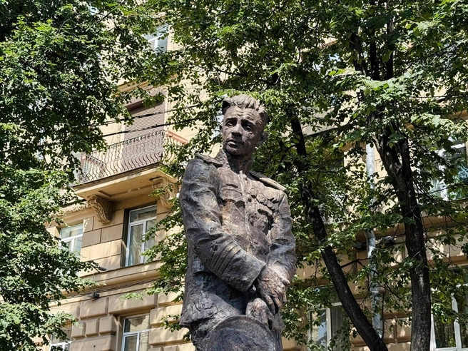 памятник Александру Маринеско | Источник: канал вице-губернатора Евгения Разумишкина