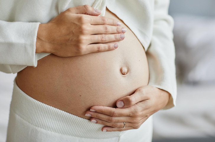 Почему болит пупок во время беременности, и как устранить боль