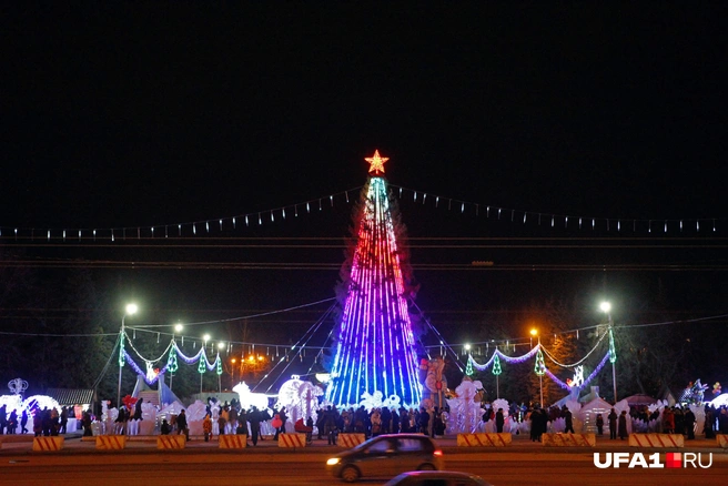 В прошлом году новогоднее убранство города в основном радовало глаз | Источник: Тимур Шарипкулов