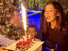 С папой, мачехой, братом и сестрой: дочь Юлии Началовой отметила 17-летие