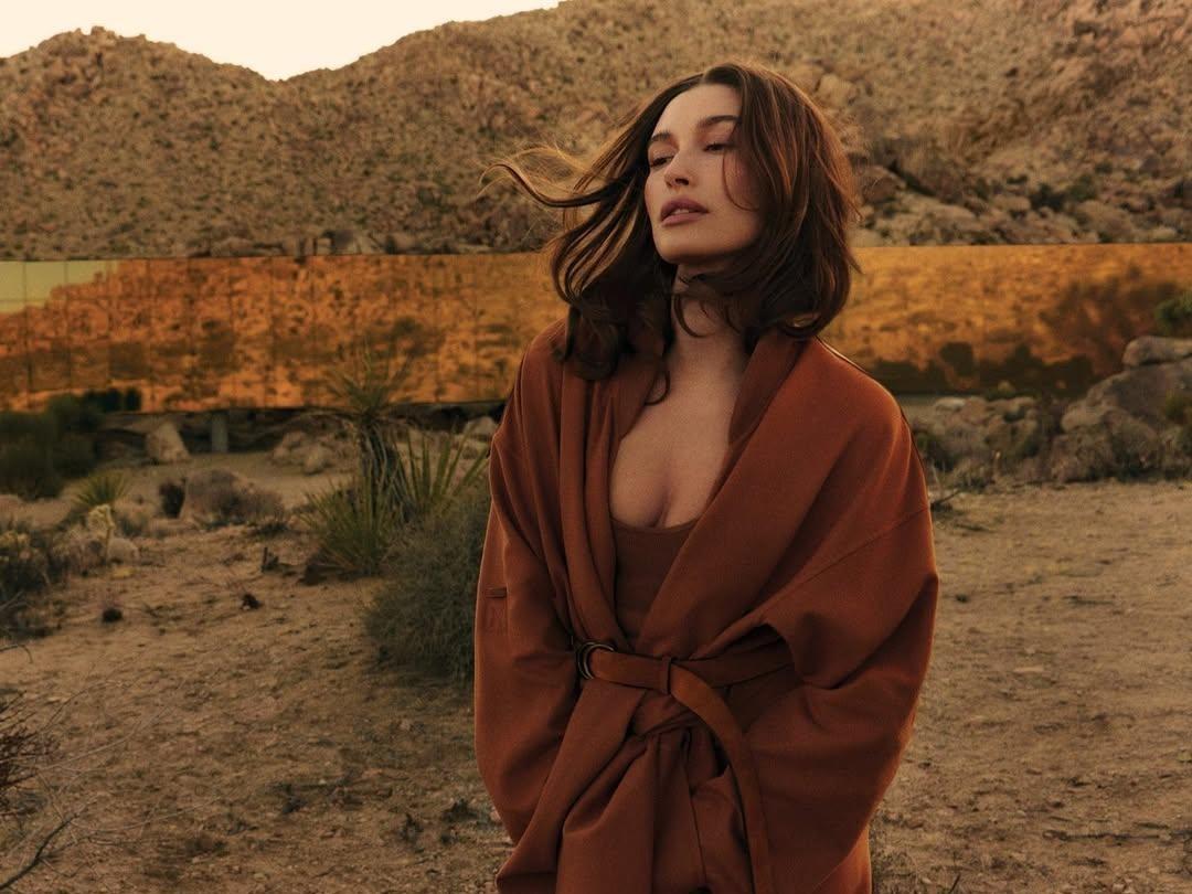 Интервью-исповедь Хейли Бибер: про материнство, давление общества и поиск равновесия | marieclaire.ru