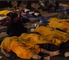 Тела лежат у дороги, спасатели делают массаж сердца: шокирующие видеокадры из Сеула, где массово погибли люди