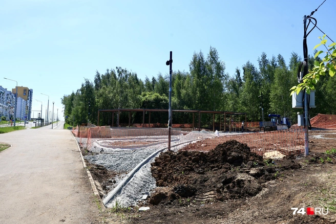 Это небольшое пространство станет продолжением сквера на Тополиной аллее на улице Академика Королева | Источник: Михаил Шилкин