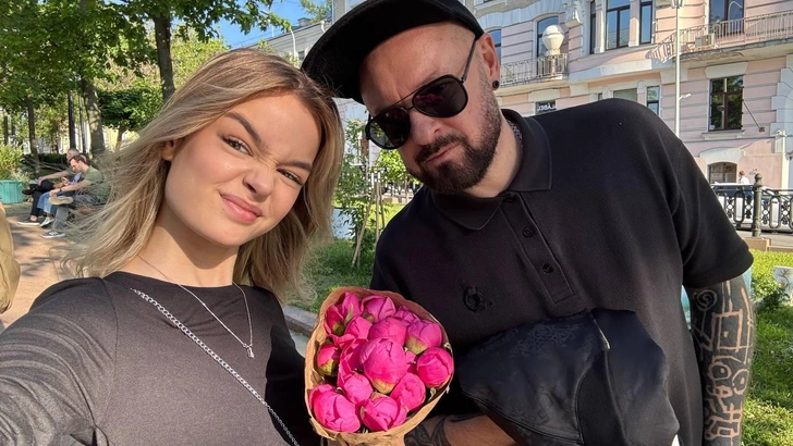 Пара устроила прогулку по Москве 