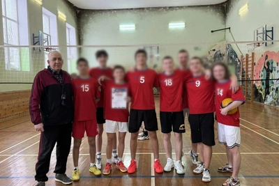 Черная плесень покрыла стены спортзала в школе под Казанью