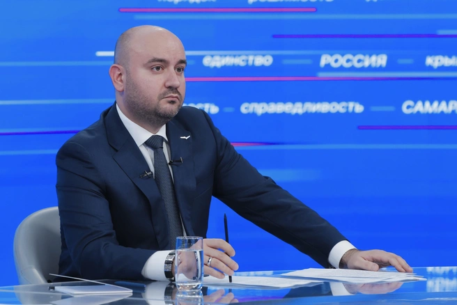 Вопрос подключения дома к газу жительница Елховки подняла во время прямой линии Вячеслава Федорищева | Источник: Иван Макеев