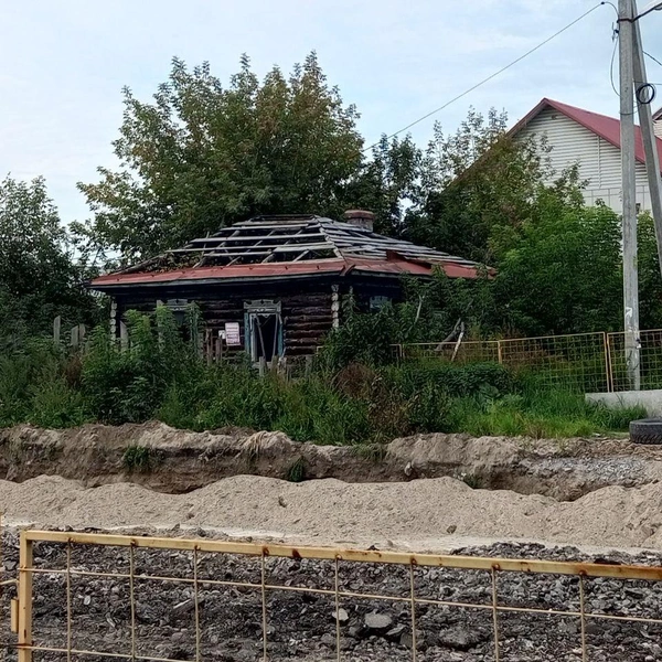 Длинный раскоп привел к транспортному коллапсу | Источник: Читатель НГС