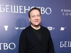 Подкаблучник на экране, глава семьи — за кадром. Почему Георгий Дронов не похож на Костика из «Ворониных»