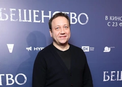 Подкаблучник на экране, глава семьи — за кадром. Почему Георгий Дронов не похож на Костика из «Ворониных»