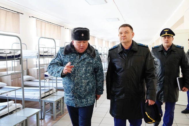 Нуржигит Бикбау — слева | Источник: УФСИН России по Ульяновской области