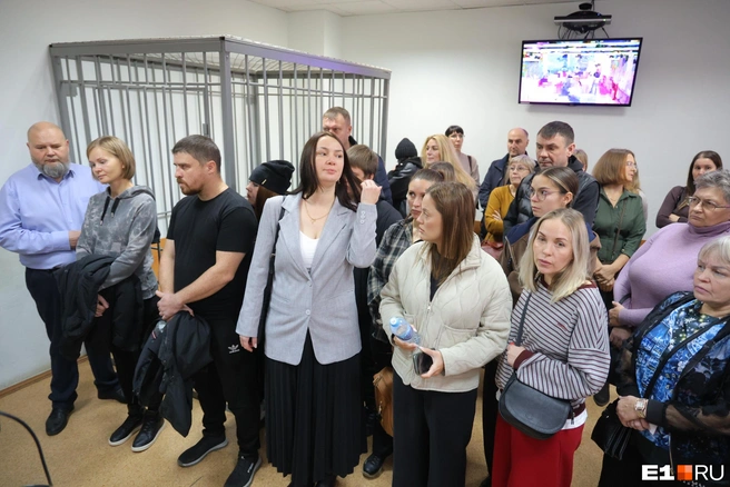 Потерпевшие пришли не все — говорят, многие не получили СМС-уведомление о дате приговора | Источник: Владислав Лоншаков / E1.RU 