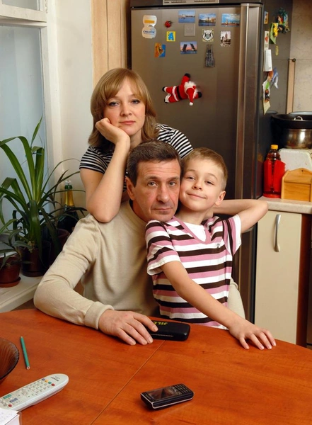 Глеб стал для актера поздним ребенком, ведь в первом браке у него родился сын Владимир еще в 1974-м
