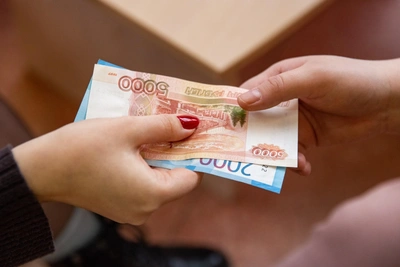 Yaroslavl Pensioner Hands Over 500,000 Rubles to Scammers