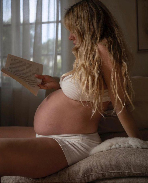 Почему во время беременности появляется темная полоса на животе и когда она исчезнет