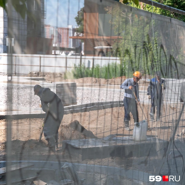 На стройплощадке ведутся работы | Источник: Василина Любимова / 59.RU