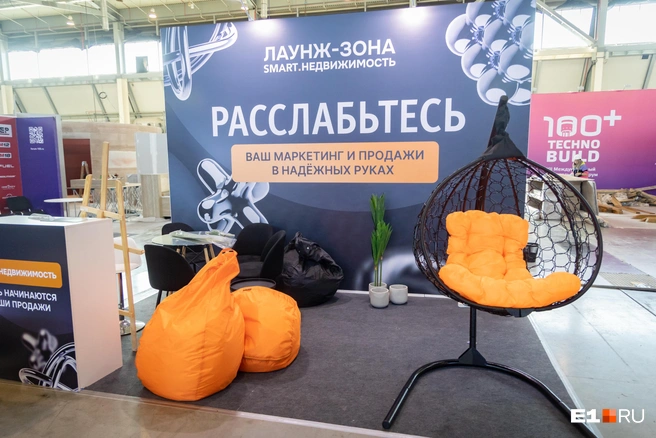 Еще на форуме есть места, где можно просто посидеть и отдохнуть | Источник: Владислав Лоншаков / E1.RU