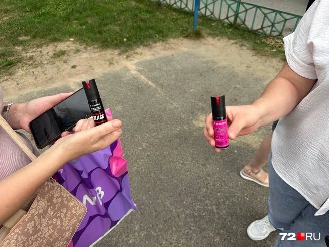 Соседки говорят, что боятся жить в одном подъезде с семьей. И для своей безопасности они купили перцовые баллончики  | Источник: Анастасия Малышкина / 72.RU