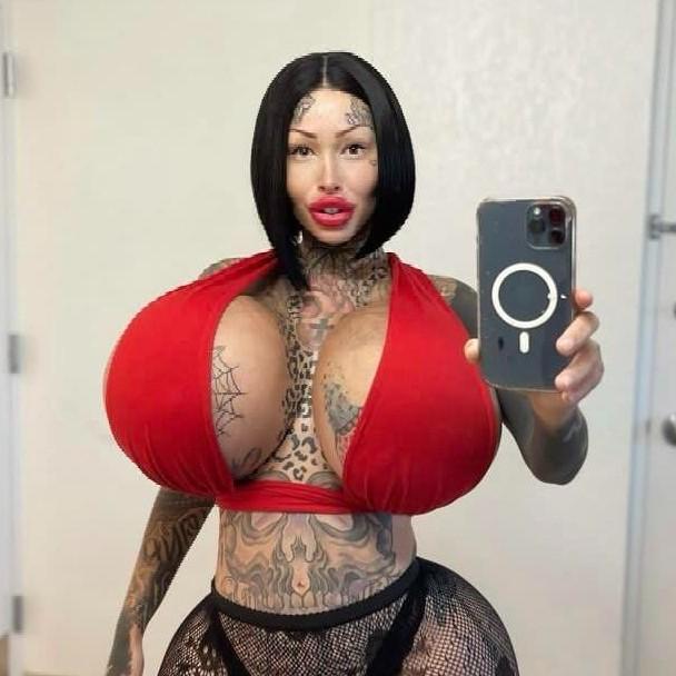 Умерла 33-летняя блогерша Мария Магдалина, которую называли «живой надувной куклой»