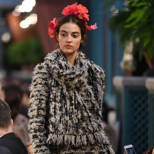 Показ Chanel Métiers d'Art: возвращение эпохи женственности