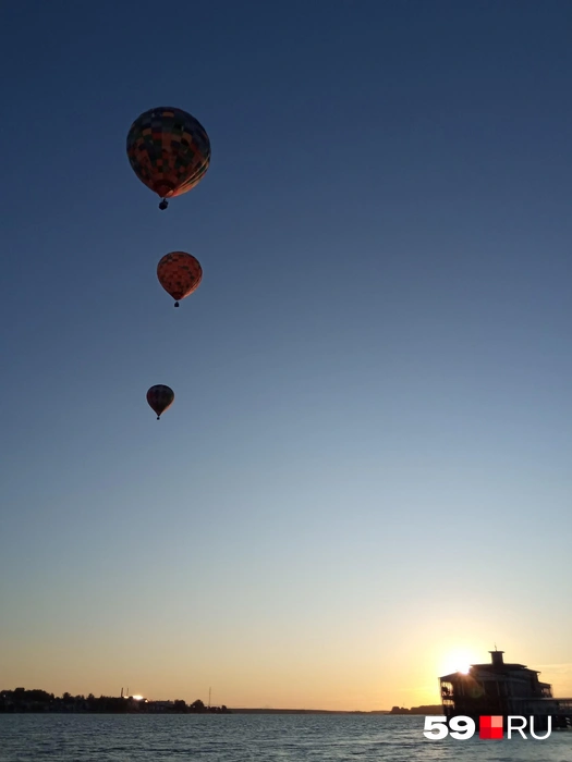 Воздушные шары на закате | Источник: Вероника Свизева / 59.RU