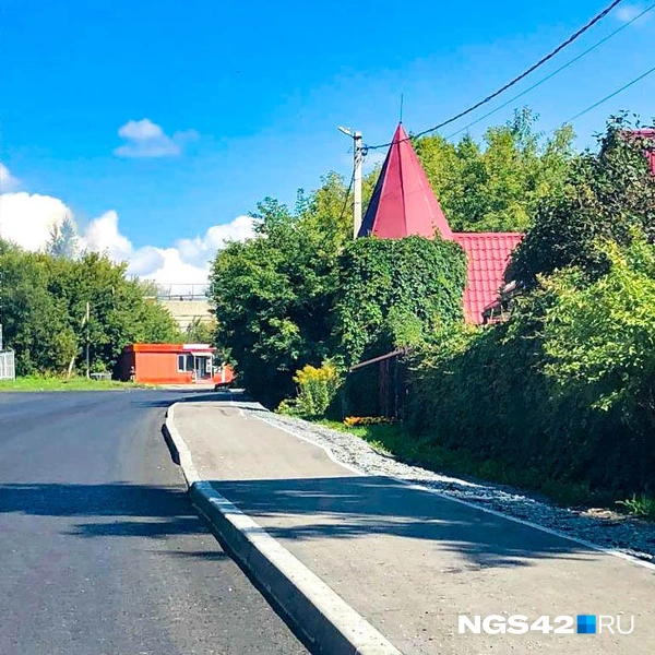 Чисто только у ремонтируемой дороги | Источник: Александр Левчук / NGS42.RU