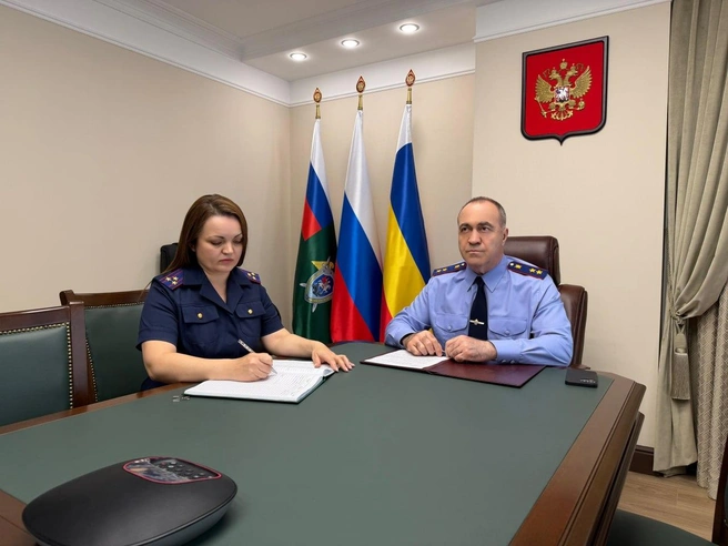 К главе СКР дончане сейчас обращаются по разным вопросам&nbsp;— к примеру, помочь ускорить выдачу жилья, которое человеку положено по закону | Источник: Ростовский Следком / Telegram