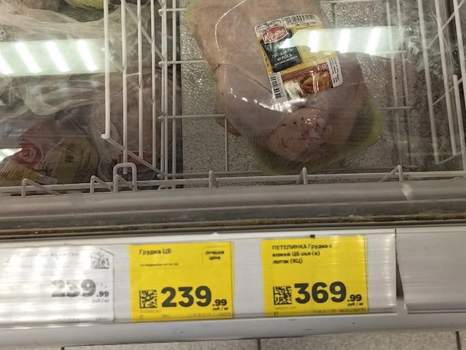 Куриная грудка в этом магазине — самый дорогой продукт, её цена сравнима со стоимостью одних из ребрышек. | Источник: Павел Красоткин / 72.RU