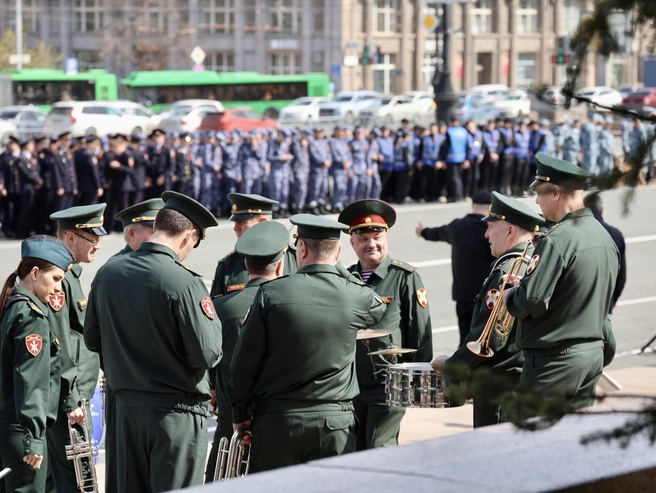 На площади присутствовал и военный оркестр. | Источник: Михаил Шилкин