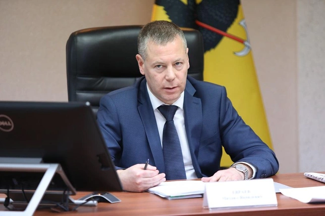 Губернатор Михаил Евраев на совещании проанализировал обращения местных жителей, которые обрабатывает Центр управления регионом | Источник: Правительство ЯО