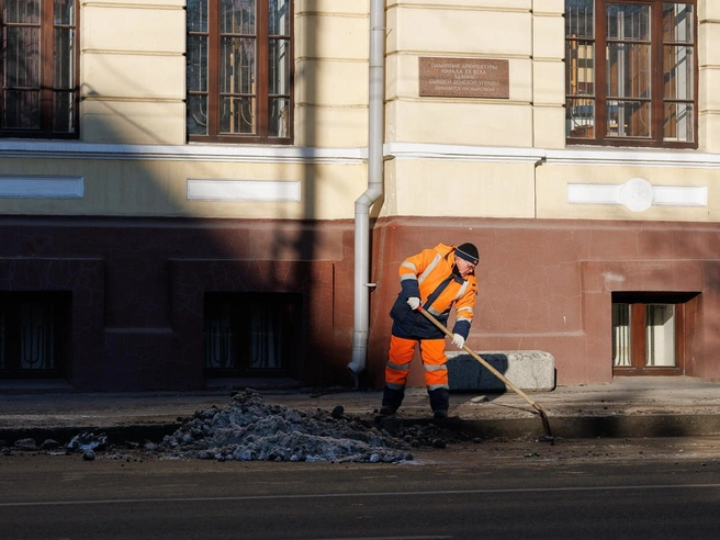 Некоторые работали с раннего утра, несмотря на праздничную дату | Источник: Алексей Волхонский / V1.RU