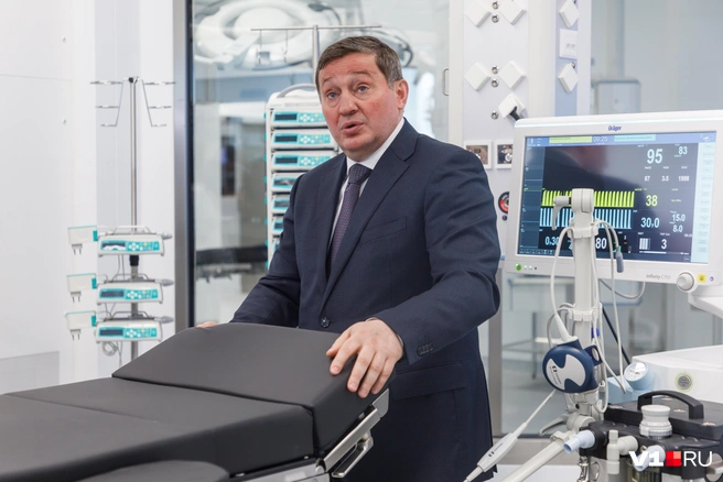 Повышения зарплаты в 2025 году не будет ни у губернатора, ни у чиновников ниже рангом | Источник: Алексей Волхонский / V1.RU