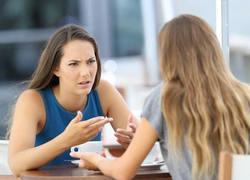 7 самых разрушительных привычек в общении (которые, скорее всего, есть и у вас)