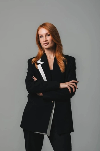 Девушке нравится быть рыжей  | Источник: Анастасия Гартман 